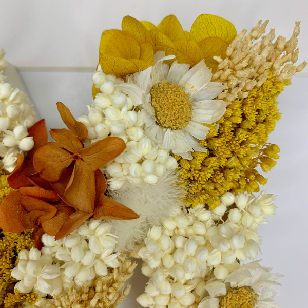 Cuadro con letra floral